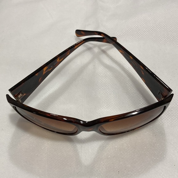Tortoise Shell Tinted Plastic Sunglasses - Picture 12 of 14